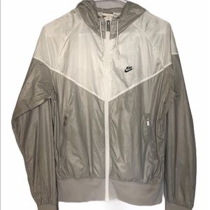 Nike | Windrunner Jacket Women’s Medium Gray